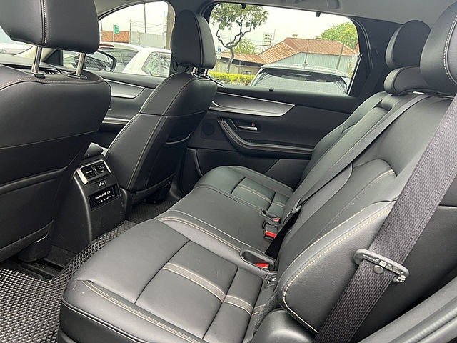 Mazda CX-90  第8張相片