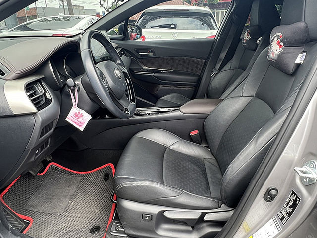 Toyota C-HR  第7張相片