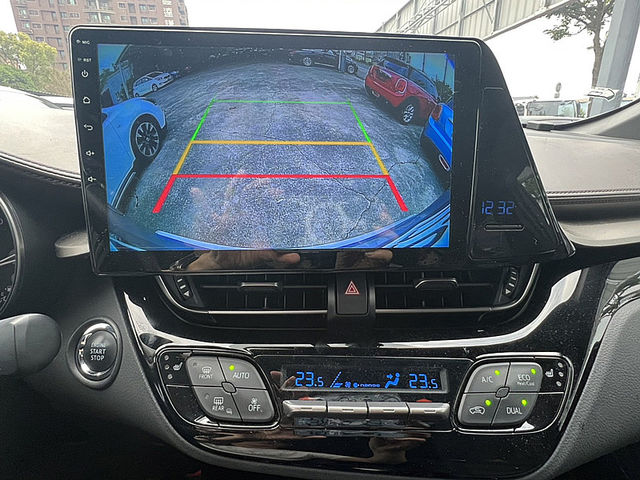 Toyota C-HR  第10張相片