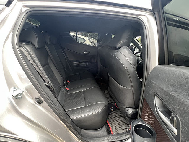 Toyota C-HR  第13張相片