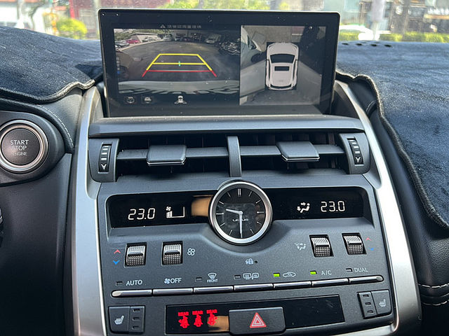 Lexus NX  第10張相片