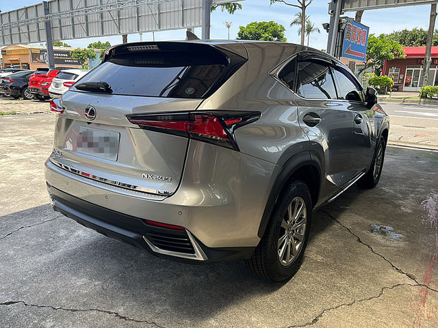 Lexus NX  第2張相片