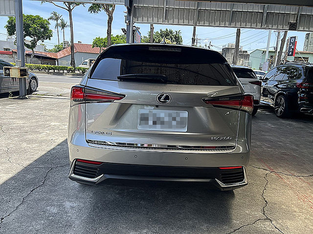 Lexus NX  第4張相片