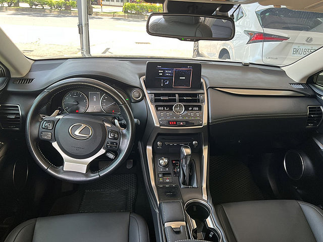 Lexus NX  第5張相片