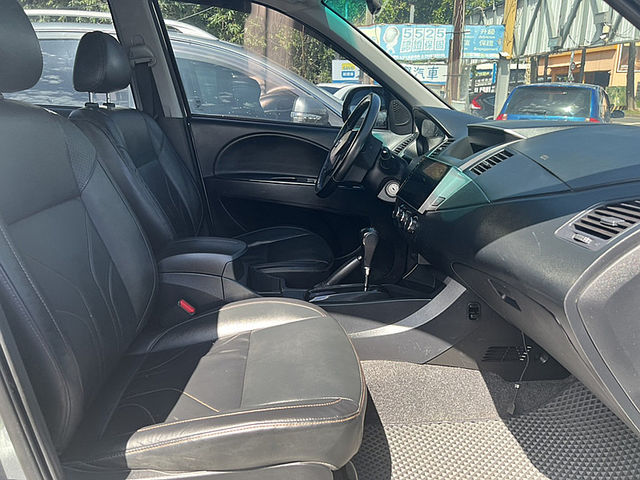 Mitsubishi Zinger  第12張相片