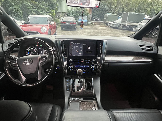 Toyota ALPHARD  第5張相片