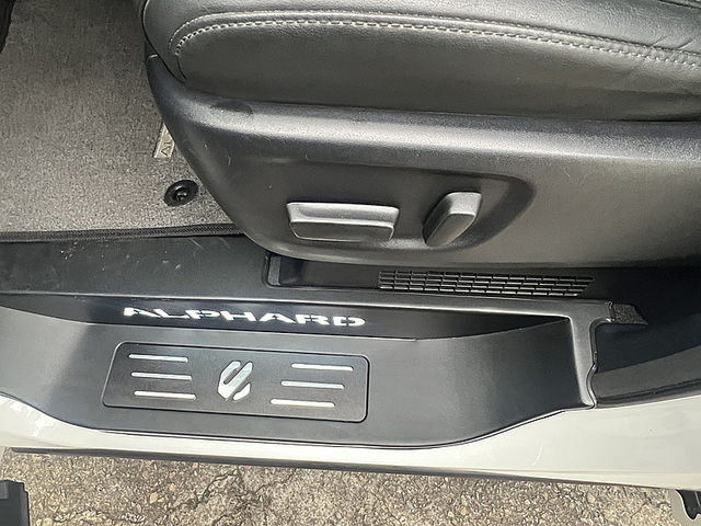 Toyota ALPHARD  第9張相片