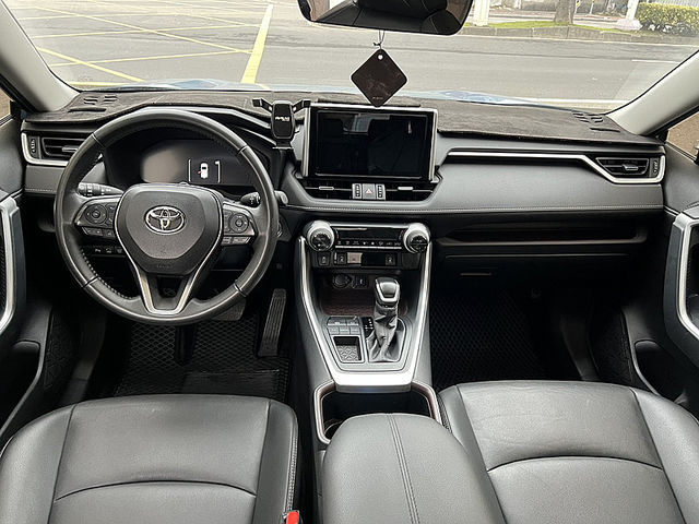 Toyota RAV4  第8張相片