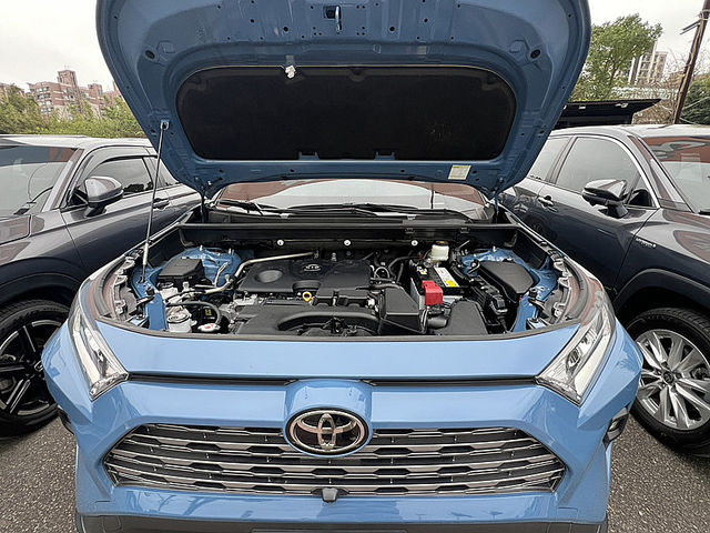 Toyota RAV4  第9張相片