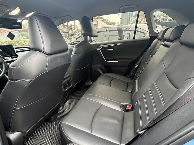 Toyota RAV4  第11張相片