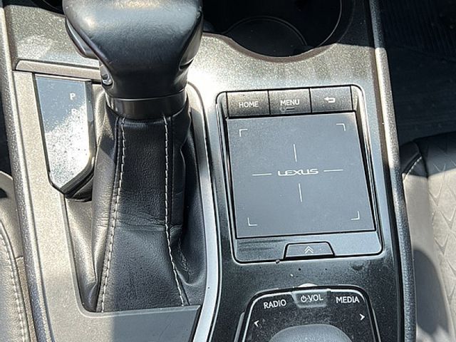 Lexus UX  第15張相片