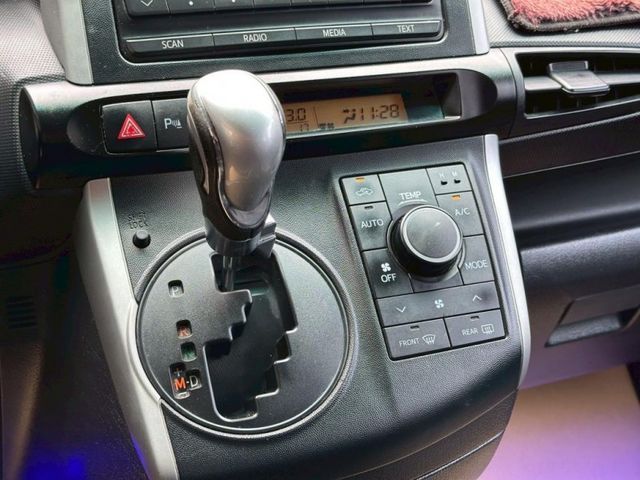 Toyota  Wish  第11張相片