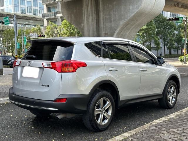 Toyota  RAV4  第2張相片
