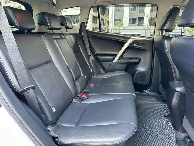 Toyota  RAV4  第6張相片