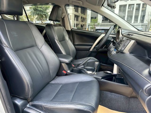 Toyota  RAV4  第7張相片