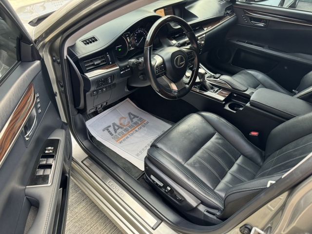 Lexus  ES 2016 Lexus ES 300h 旗  第6張相片