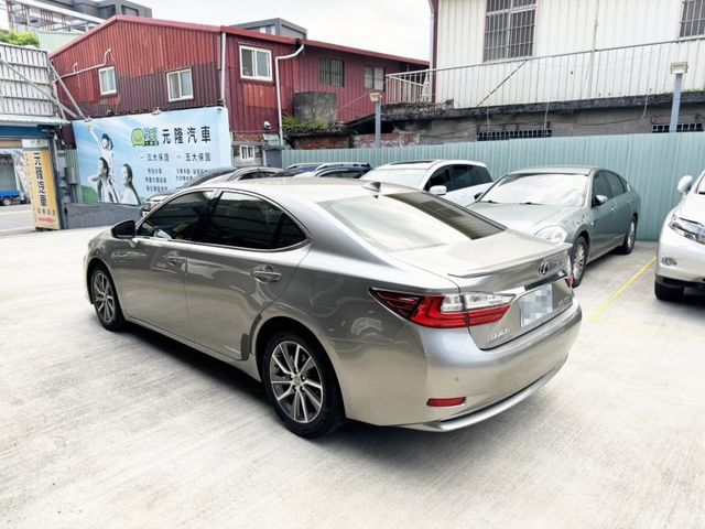 Lexus  ES 2016 Lexus ES 300h 旗  第10張相片