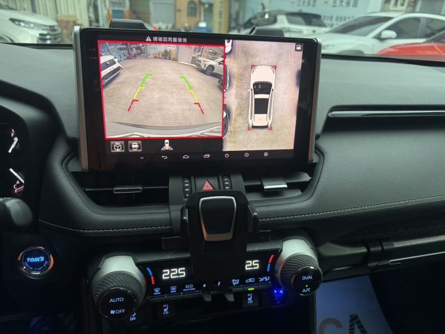 Toyota  RAV4  第11張相片