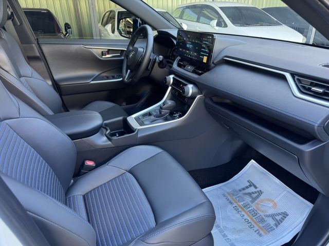 Toyota  RAV4  第7張相片