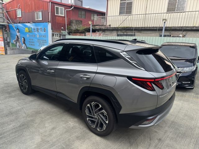 Hyundai  Tucson 2026年4月油電(頂規) 全景天窗.雙前電熱椅.360環景.(客車  第15張相片