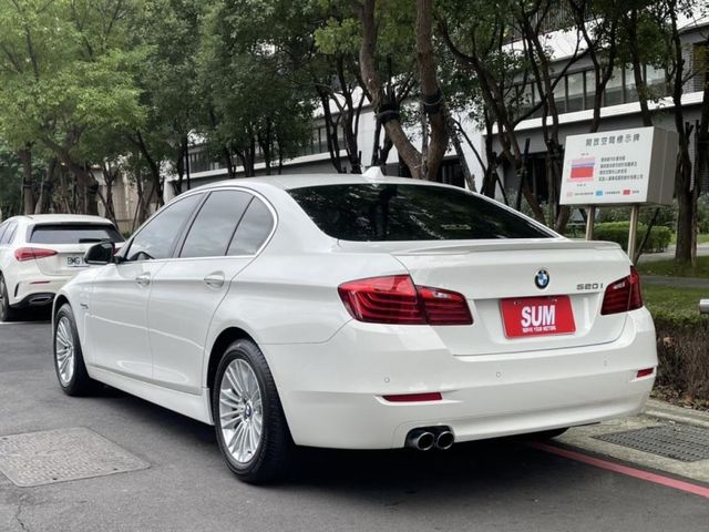 BMW/ 寶馬  5 SERIES  520i  第2張相片