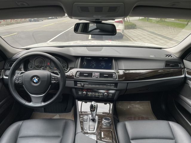 BMW/ 寶馬  5 SERIES  520i  第7張相片