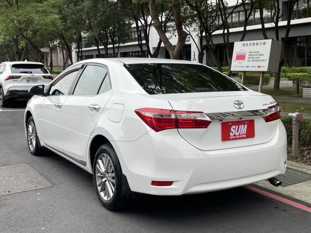 Toyota  Altis 實價刊登★經典款 自用一手車 低里程 光感自動頭燈 定速 恆溫 影音螢幕 享  第2張相片