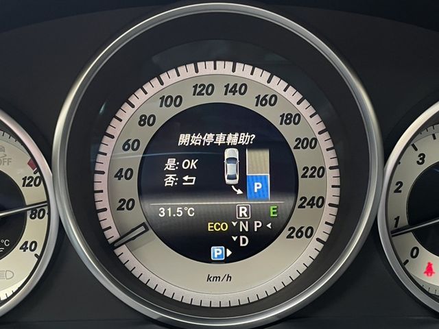 Mercedes-Benz/賓士   E-CLASS  E250  第11張相片