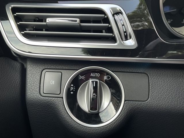 Mercedes-Benz/賓士   E-CLASS  E250  第15張相片