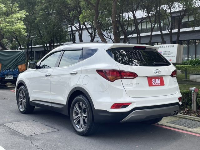 Hyundai  Santa Fe 實價刊登★小改款極美跑少 5+2人座 認證原版件 定速 恆溫 電動椅 多功能  第2張相片