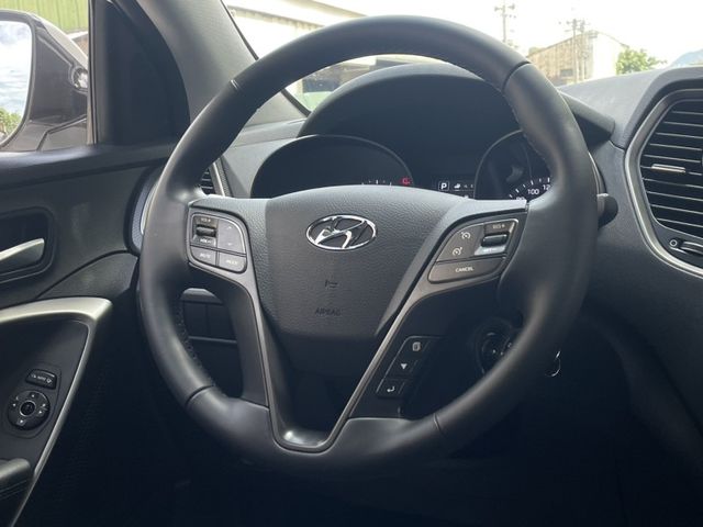 Hyundai  Santa Fe 實價刊登★小改款極美跑少 5+2人座 認證原版件 定速 恆溫 電動椅 多功能  第4張相片