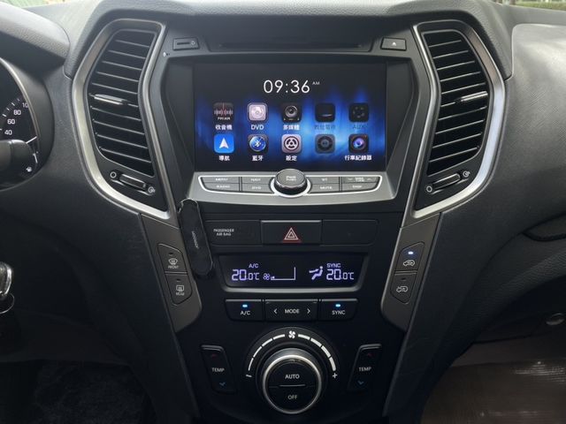 Hyundai  Santa Fe 實價刊登★小改款極美跑少 5+2人座 認證原版件 定速 恆溫 電動椅 多功能  第9張相片