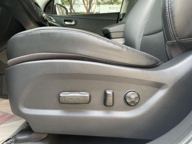 Hyundai  Santa Fe 實價刊登★小改款極美跑少 5+2人座 認證原版件 定速 恆溫 電動椅 多功能  第15張相片