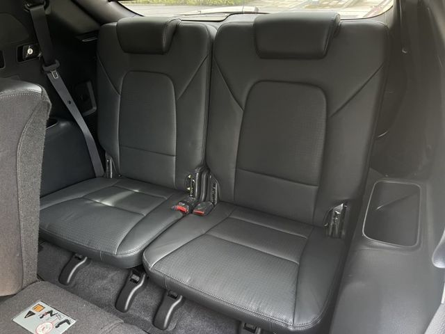 Hyundai  Santa Fe 實價刊登★小改款極美跑少 5+2人座 認證原版件 定速 恆溫 電動椅 多功能  第17張相片