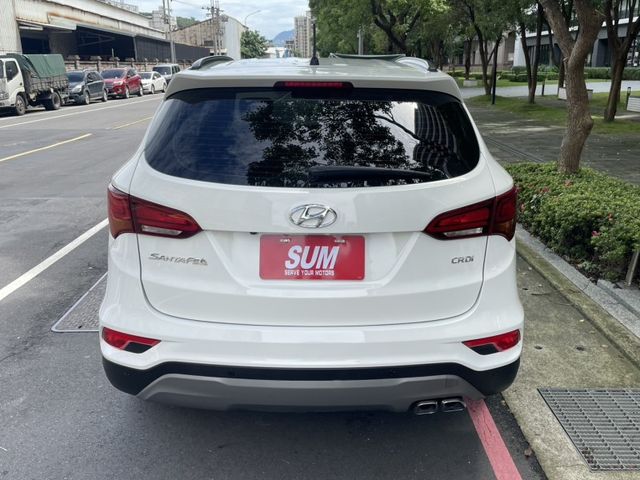 Hyundai  Santa Fe 實價刊登★小改款極美跑少 5+2人座 認證原版件 定速 恆溫 電動椅 多功能  第20張相片