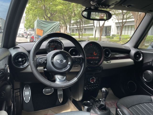 MINI  Clubman 實價刊登★50周年R55限量特仕版 總代理 低里程 i-key 定速 收藏家  第3張相片