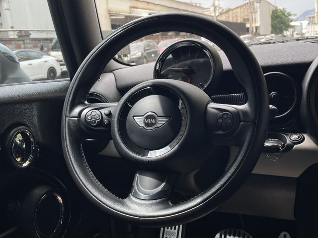 MINI  Clubman 實價刊登★50周年R55限量特仕版 總代理 低里程 i-key 定速 收藏家  第4張相片