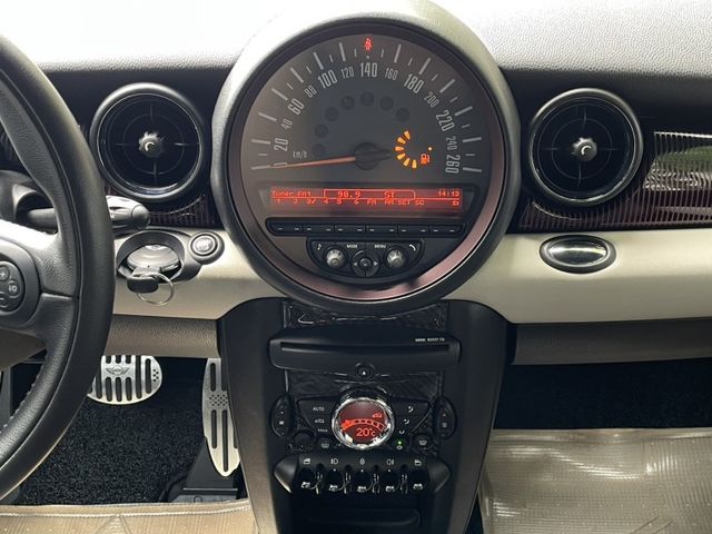 MINI  Clubman 實價刊登★50周年R55限量特仕版 總代理 低里程 i-key 定速 收藏家  第9張相片