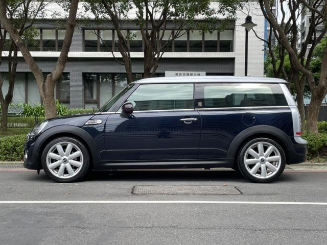 MINI  Clubman 實價刊登★50周年R55限量特仕版 總代理 低里程 i-key 定速 收藏家  第16張相片