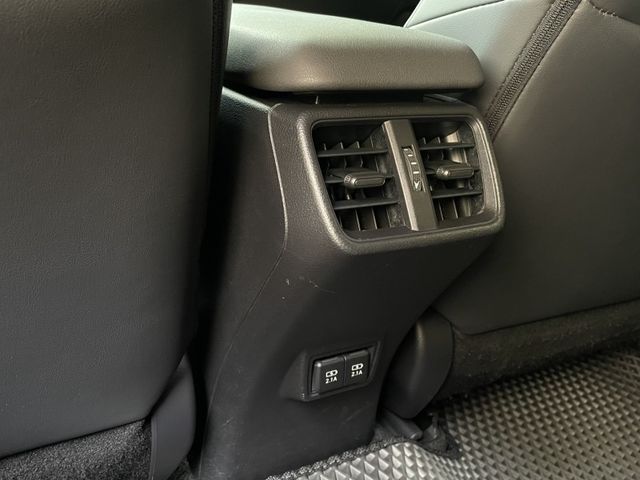 Lexus  UX250h 實價刊登★20年式UX250豪華款 免鑰摸門 跟車 盲點 電尾門 CarPl  第17張相片