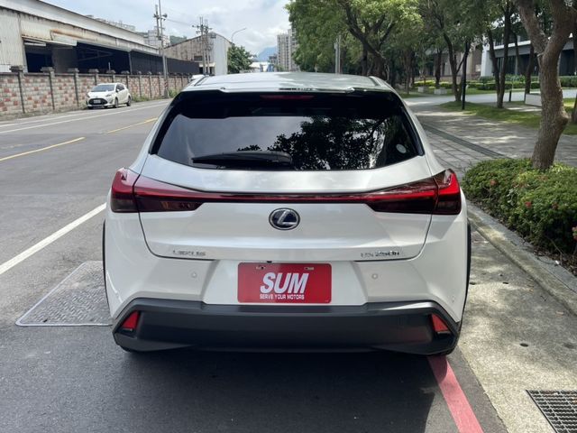 Lexus  UX250h 實價刊登★20年式UX250豪華款 免鑰摸門 跟車 盲點 電尾門 CarPl  第21張相片