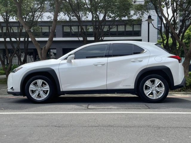 Lexus  UX250h 實價刊登★20年式UX250豪華款 免鑰摸門 跟車 盲點 電尾門 CarPl  第22張相片