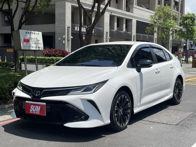 Toyota  Altis 實價刊登★稀有低里程GR運動版 全速域跟車 空力套件 黑天篷 原版件 原廠保  第1張相片