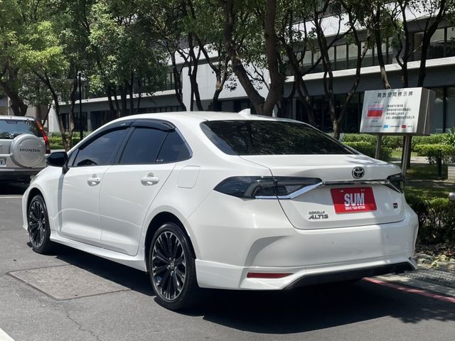 Toyota  Altis 實價刊登★稀有低里程GR運動版 全速域跟車 空力套件 黑天篷 原版件 原廠保  第2張相片