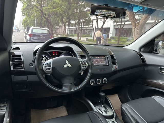 Mitsubishi  Outlander  第3張相片