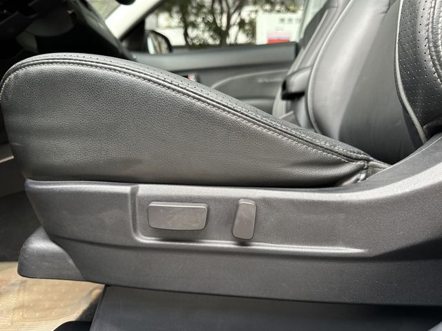 Mitsubishi  Outlander  第9張相片