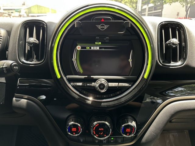 MINI  Countryman 〈總代理F60 經典可愛熊貓雙色〉原版件/原廠保養低里程/免鑰/LED頭燈/定速/循跡/記憶電椅/恆溫/電子駐車/電  第6張相片