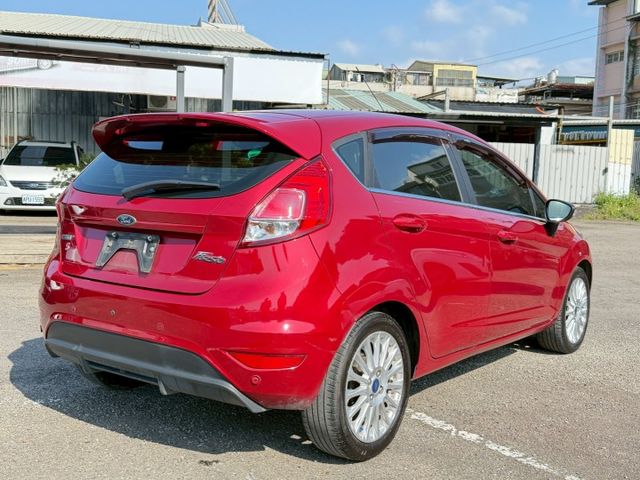 外型年輕、車身靈活、好開又省油 的都會小車  第4張相片