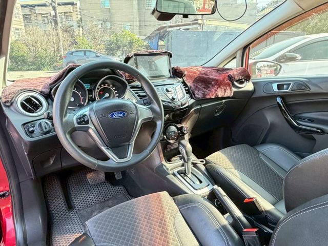 外型年輕、車身靈活、好開又省油 的都會小車  第5張相片