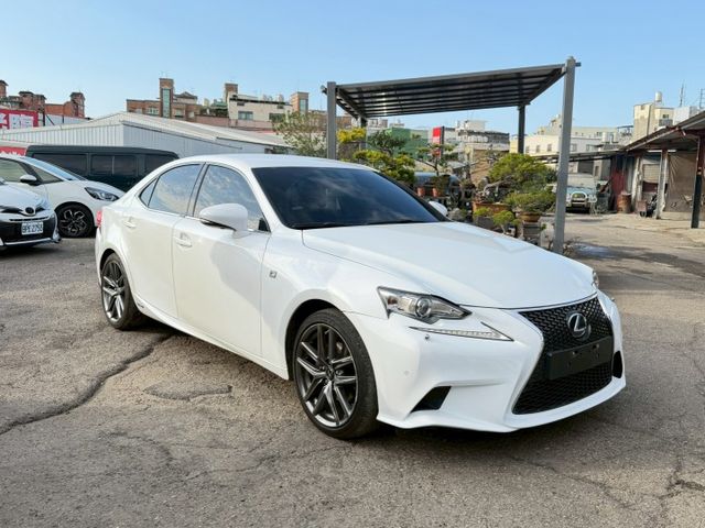 2014式Lexus IS300h F SPORT，48萬入主豪華油電帥房車！  第2張相片
